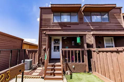 1723 42nd St S, Fargo, ND 58103