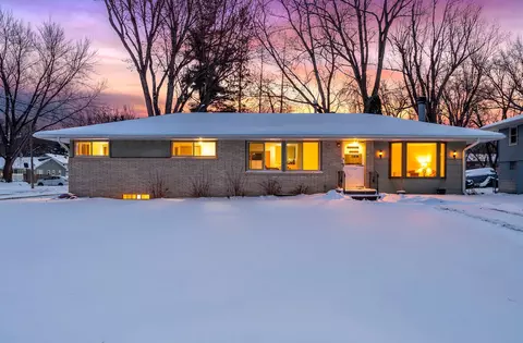 1007 S Shore Dr, Forest Lake, MN 55025