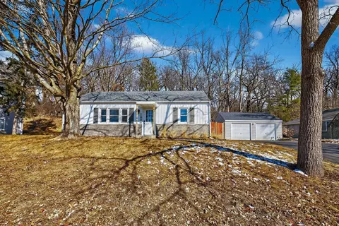1808 Hillview Ln SE, Rochester, MN 55904