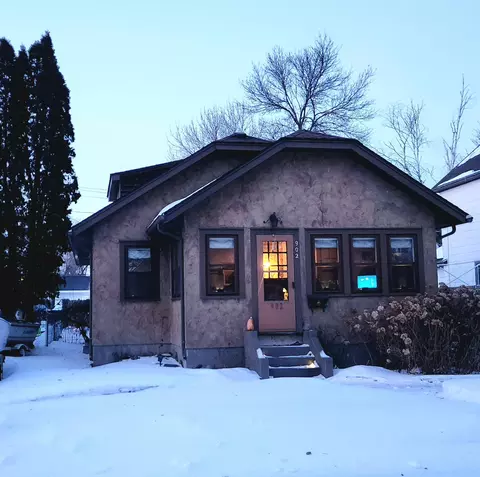 902 7th St, International Falls, MN 56649