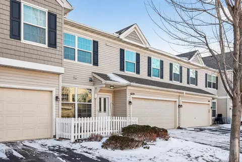 879 Braunworth Ct, Chaska, MN 55318