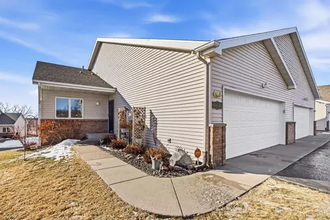 1904 27th St SE #F, Saint Cloud, MN 56304