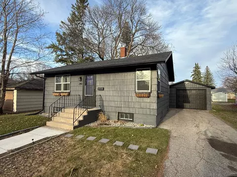240 Kneale Ave N, Thief River Falls, MN 56701
