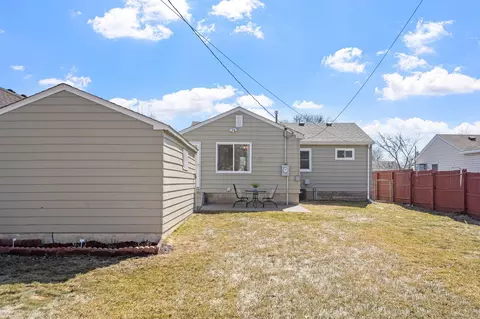 Exterior - 2139 4th St E, Saint Paul, MN 55119 photo 3 of 8