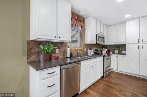 Kitchen - 14547 Bloomfield Path, Rosemount, MN 55068 photo 2 of 4