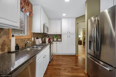 Kitchen - 14547 Bloomfield Path, Rosemount, MN 55068 photo 4 of 4