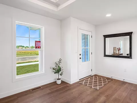 Entry Way - 1509 Ellis Ave, Marshall, MN 56258 photo 1 of 1