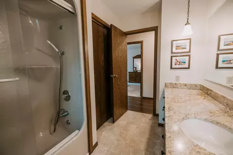 Bath - 5 Westview Dr, Morris, MN 56267 photo 2 of 6