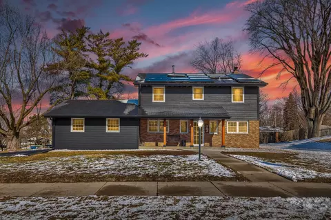 704 E 130th St, Burnsville, MN 55337