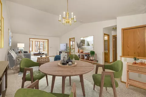 2224 Pinewood Dr, Shakopee, MN 55379