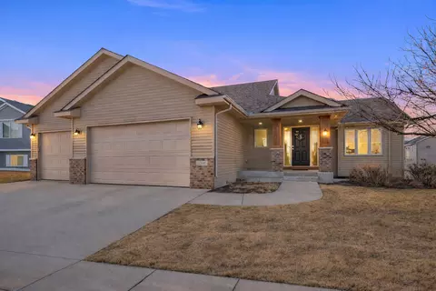 1306 4th St NW, New Prague, MN 56071