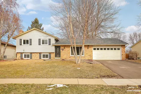 15765 Hayes Trl, Apple Valley, MN 55124