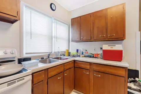 Kitchen - 1211 E 1st St, Duluth, MN 55805 photo 3 of 4