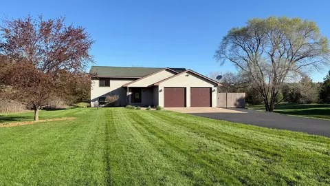 982 Drover Trl, Hudson, WI 54016