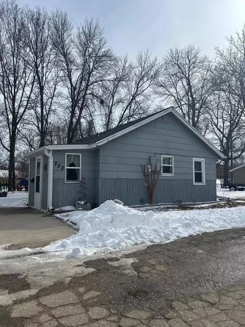 722 11th St NW, Willmar, MN 56201