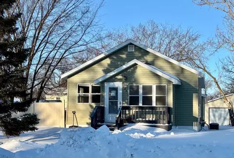 225 Kneale Ave N, Thief River Falls, MN 56701
