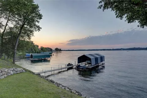 2625 Woodbridge Rd, Wayzata, MN 55391
