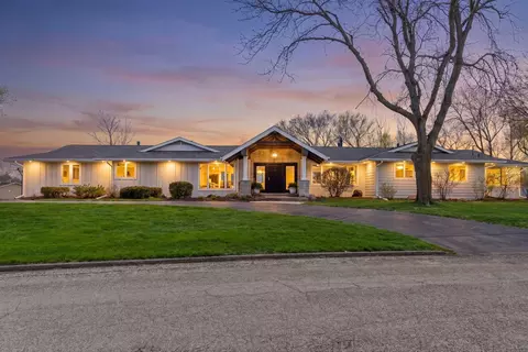 1155 Heritage Ln, Wayzata, MN 55391