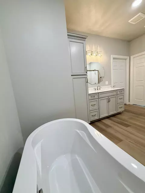 Bath - 102 E Memory Ln, Tyler, MN 56178 photo 4 of 7