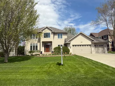 9460 138th St W, Savage, MN 55378