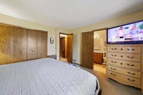 Bedroom - 4614 Beacon Hill Rd, Eagan, MN 55122 photo 2 of 10