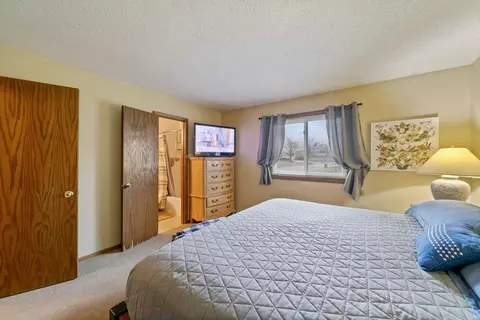 Bedroom - 4614 Beacon Hill Rd, Eagan, MN 55122 photo 4 of 10
