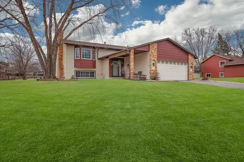 4614 Beacon Hill Rd, Eagan, MN 55122