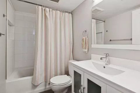 Bath - 628 3rd Ave NE, Minneapolis, MN 55413 photo 4 of 4