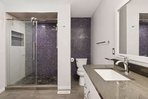 Bath - 628 3rd Ave NE, Minneapolis, MN 55413 photo 2 of 4