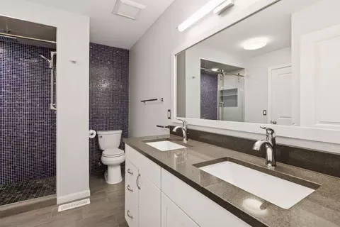 Bath - 628 3rd Ave NE, Minneapolis, MN 55413 photo 1 of 4