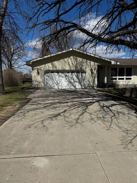 1805 Nelson Dr, Thief River Falls, MN 56701
