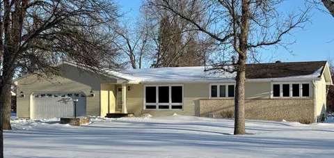 1805 Nelson Dr, Thief River Falls, MN 56701