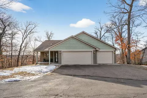 9155 Wild Plum Dr, Chisago City, MN 55013