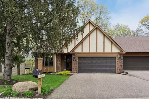 6843 Stonewood Ct, Eden Prairie, MN 55346