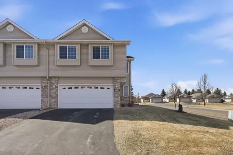 4901 132nd St N, Hugo, MN 55038