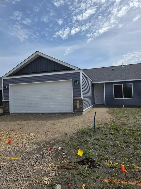 914 Katelyn Cir NE, Montgomery, MN 56069