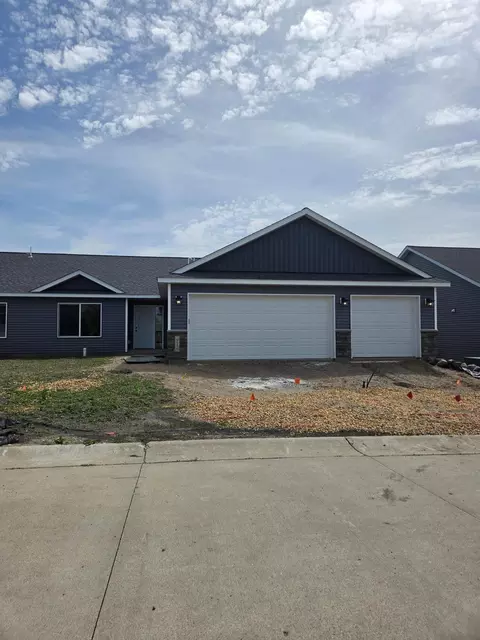 912 Katelyn Cir NE, Montgomery, MN 56069