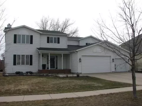 916 42nd Ave N, Fargo, ND 58102