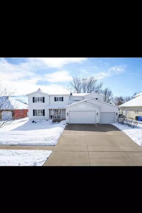 916 42nd Ave N, Fargo, ND 58102