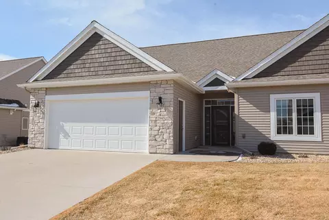 2945 Platinum Dr NE, Rochester, MN 55906