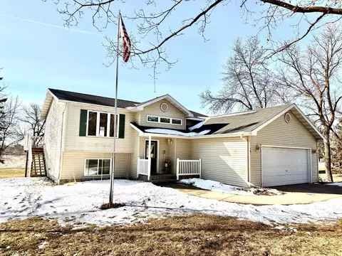 580 Simon Ave W, Dassel, MN 55325