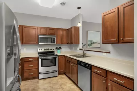 4940 Underwood Ln N #4940G, Plymouth, MN 55442