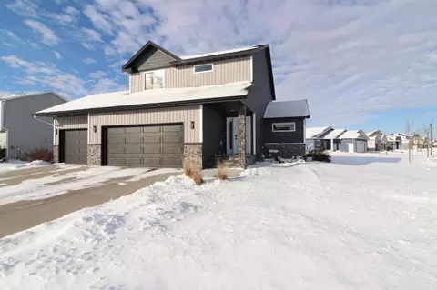 4515 12th St S, Moorhead, MN 56560