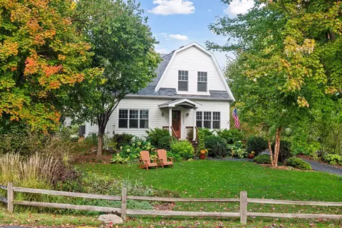 2938 Northview Rd, Wayzata, MN 55391