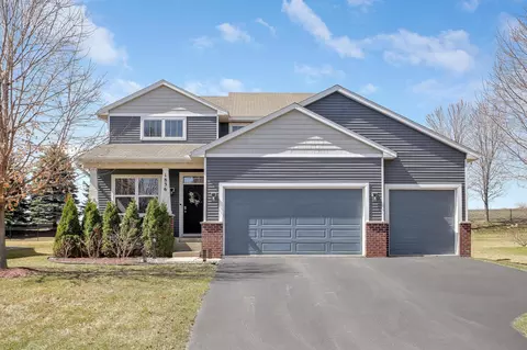 1836 Spring Creek Dr, Carver, MN 55315