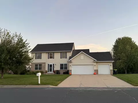 747 Willowmere Dr, Zumbrota, MN 55992
