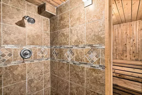 Bath - 421 Saint Louis River Rd, Duluth, MN 55810 photo 6 of 7