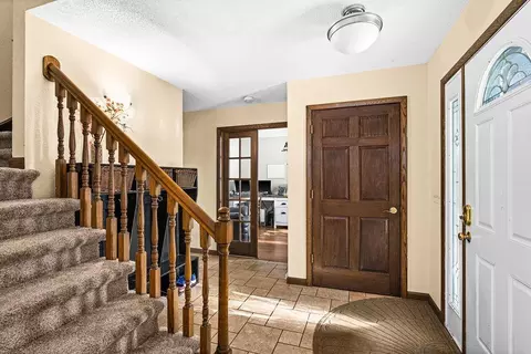 Entry Way - 421 Saint Louis River Rd, Duluth, MN 55810 photo 2 of 4