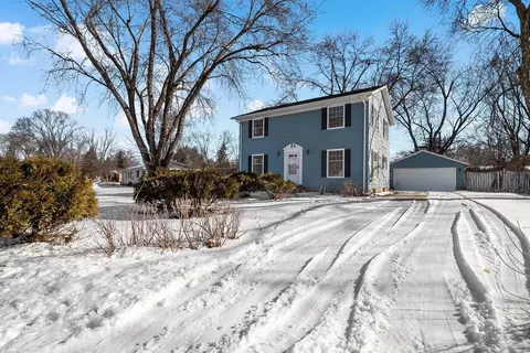10125 Irwin Rd, Bloomington, MN 55437