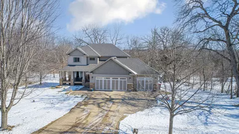 624 Ridge Rd, Henderson, MN 56044
